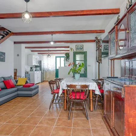 2 Bedroom Beautiful In Veli Lošinj
