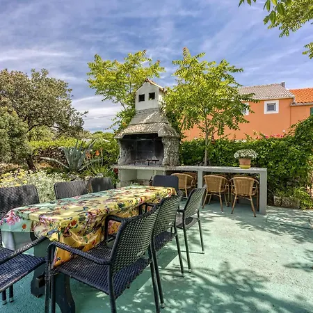 2 Bedroom Gorgeous In Appartement *