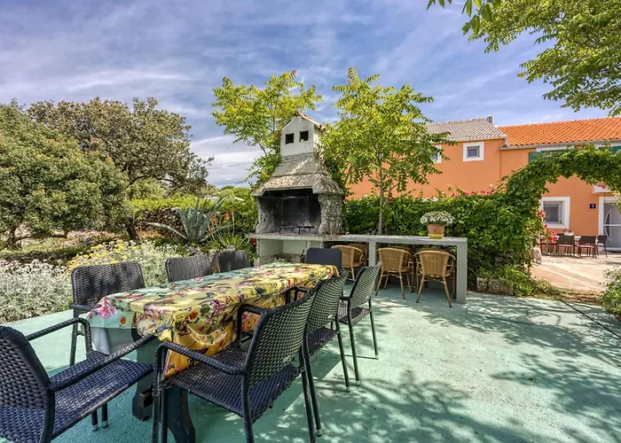 2 Bedroom Beautiful In Apartment *