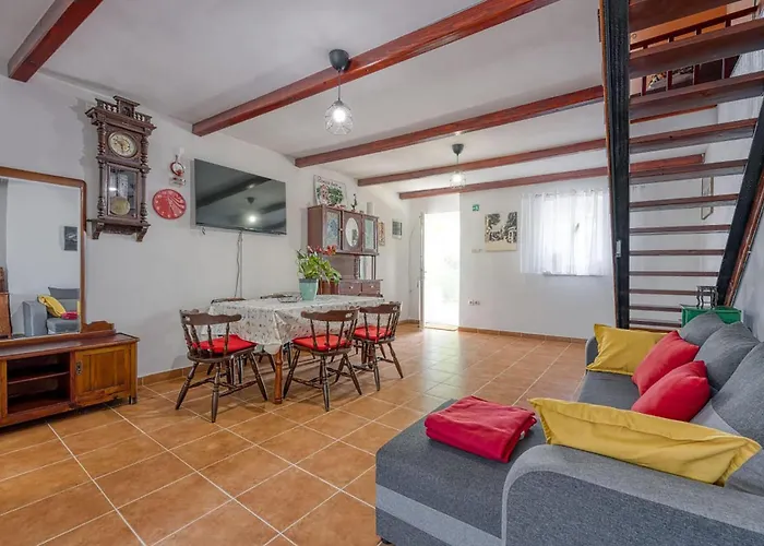 2 Bedroom Beautiful In Veli Lošinj