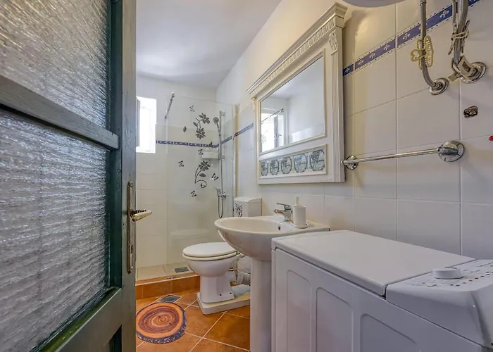 2 Bedroom Beautiful In * Veli Lošinj