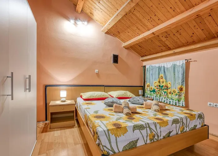 2 Bedroom Beautiful In Apartman Veli Lošinj