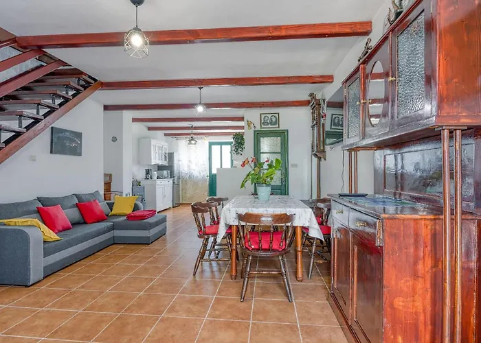 2 Bedroom Beautiful In Veli Lošinj