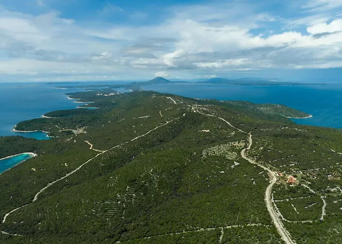 2 Bedroom Beautiful In Apartman Veli Lošinj
