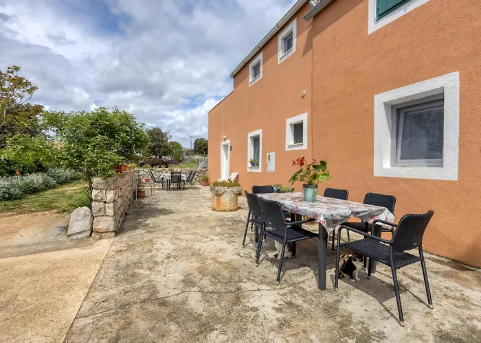 2 Bedroom Beautiful In * Veli Lošinj