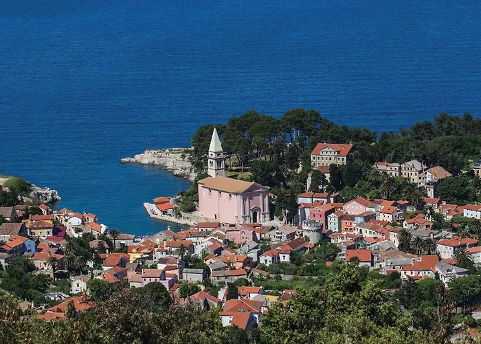 2 Bedroom Beautiful In Apartman Veli Lošinj
