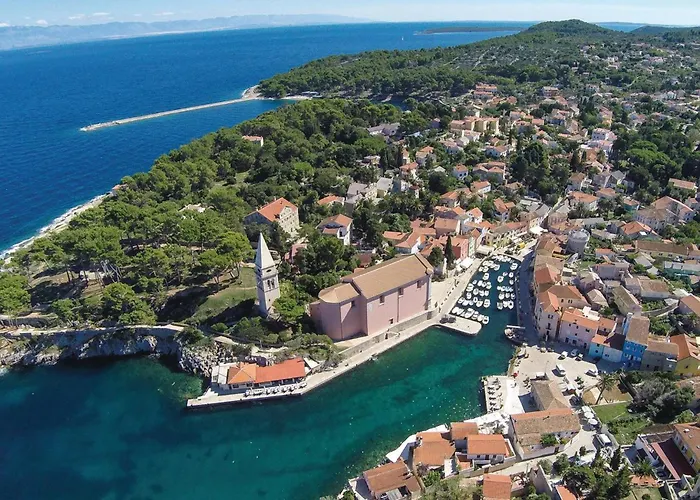 2 Bedroom Beautiful In Apartman Veli Lošinj